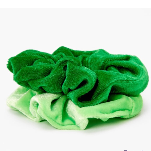 Icing Medium Velvet Hair Scrunchies
